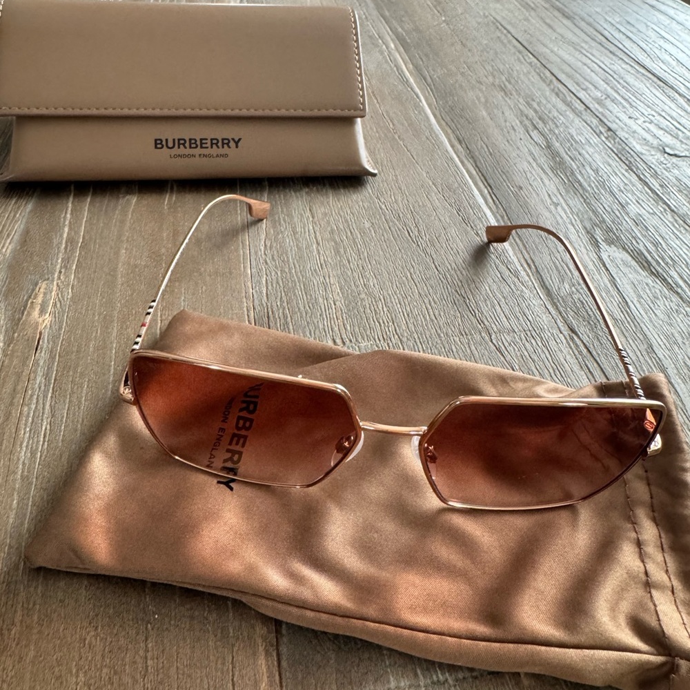 Burberry Daphne - Picture 2 of 3